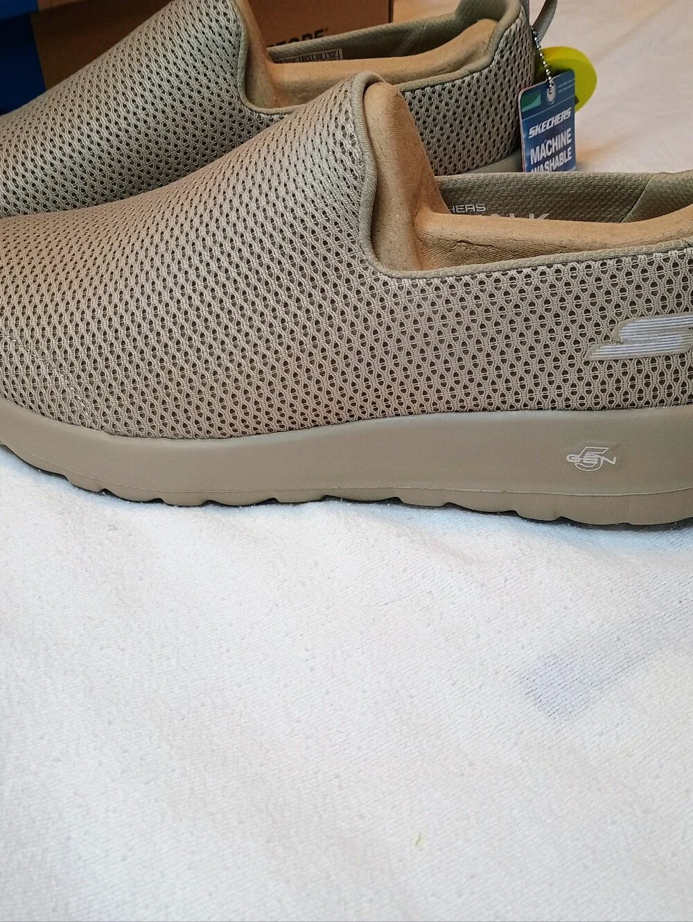 Skechers Go Walk Max Slip On Mens Size 10W Taupe Athletic Walking Shoes Sneakers